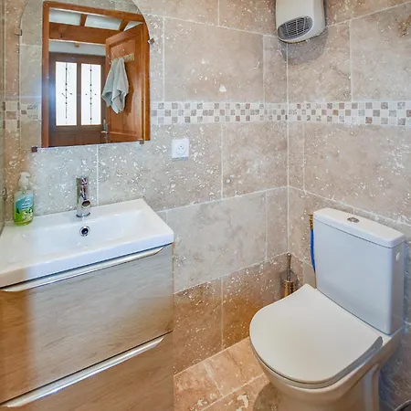 Stunning In With Kitchen * Monteux