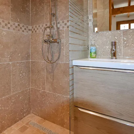 Holiday home Stunning In With Kitchen *